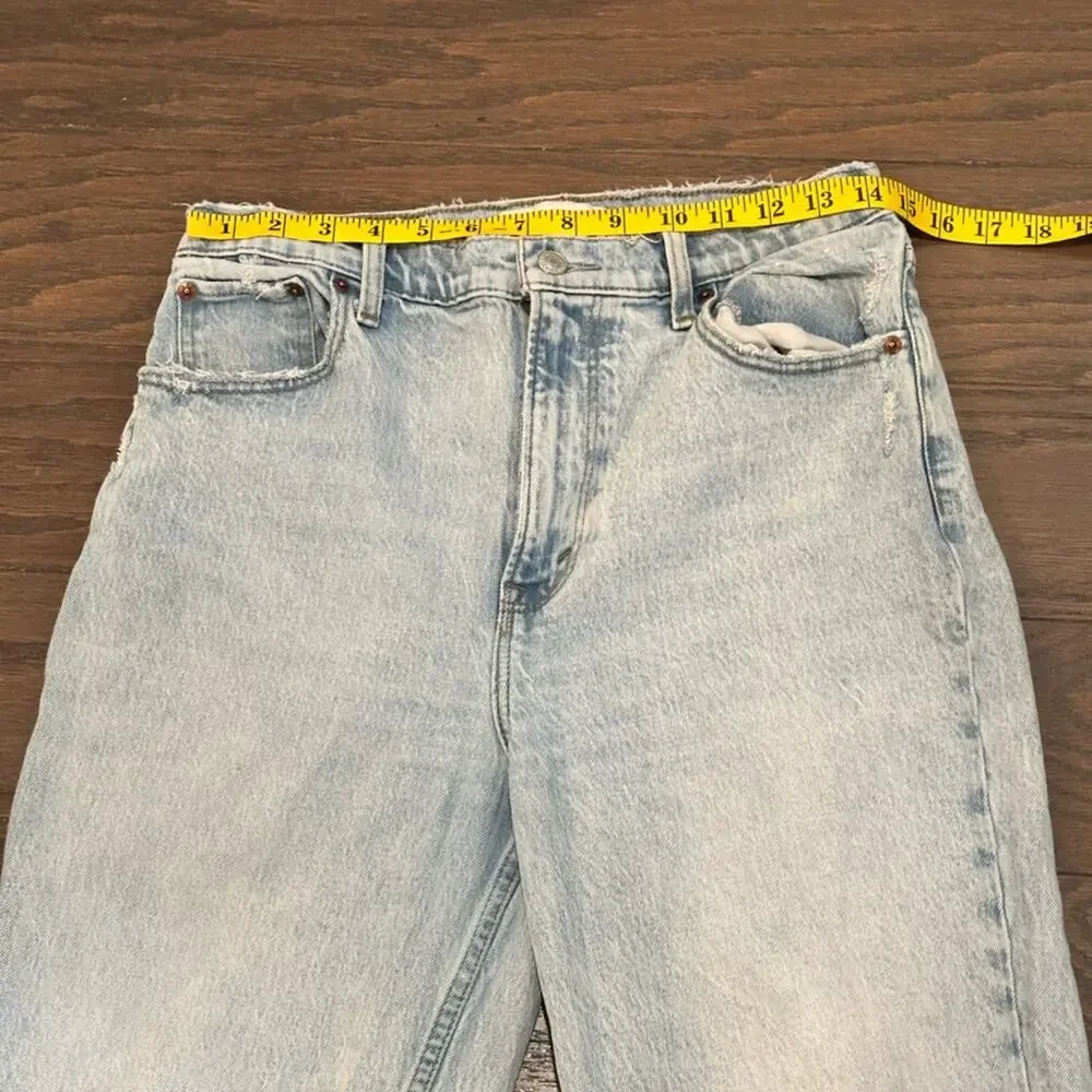 Abercrombie & Fitch The ’90s Straight Ultra High Rise Jeans Light Wash Size 29/8